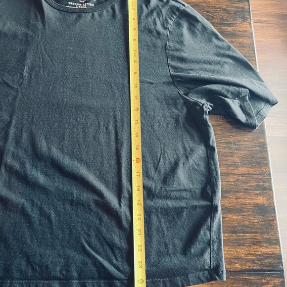 Banana Republic Men's black organic short Sleeve Tee - Picture 4 of 5